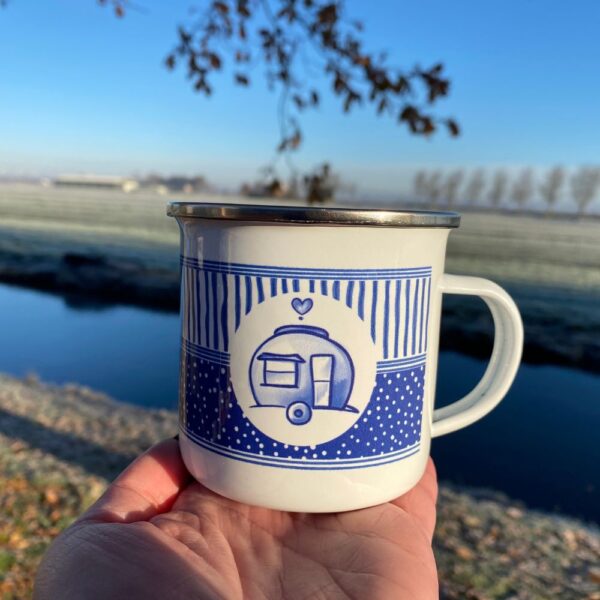 campingmok caravan blauw sfeerfoto buiten