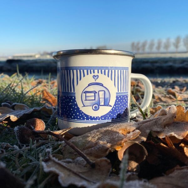 campingmok caravan blauw sfeerfoto buiten